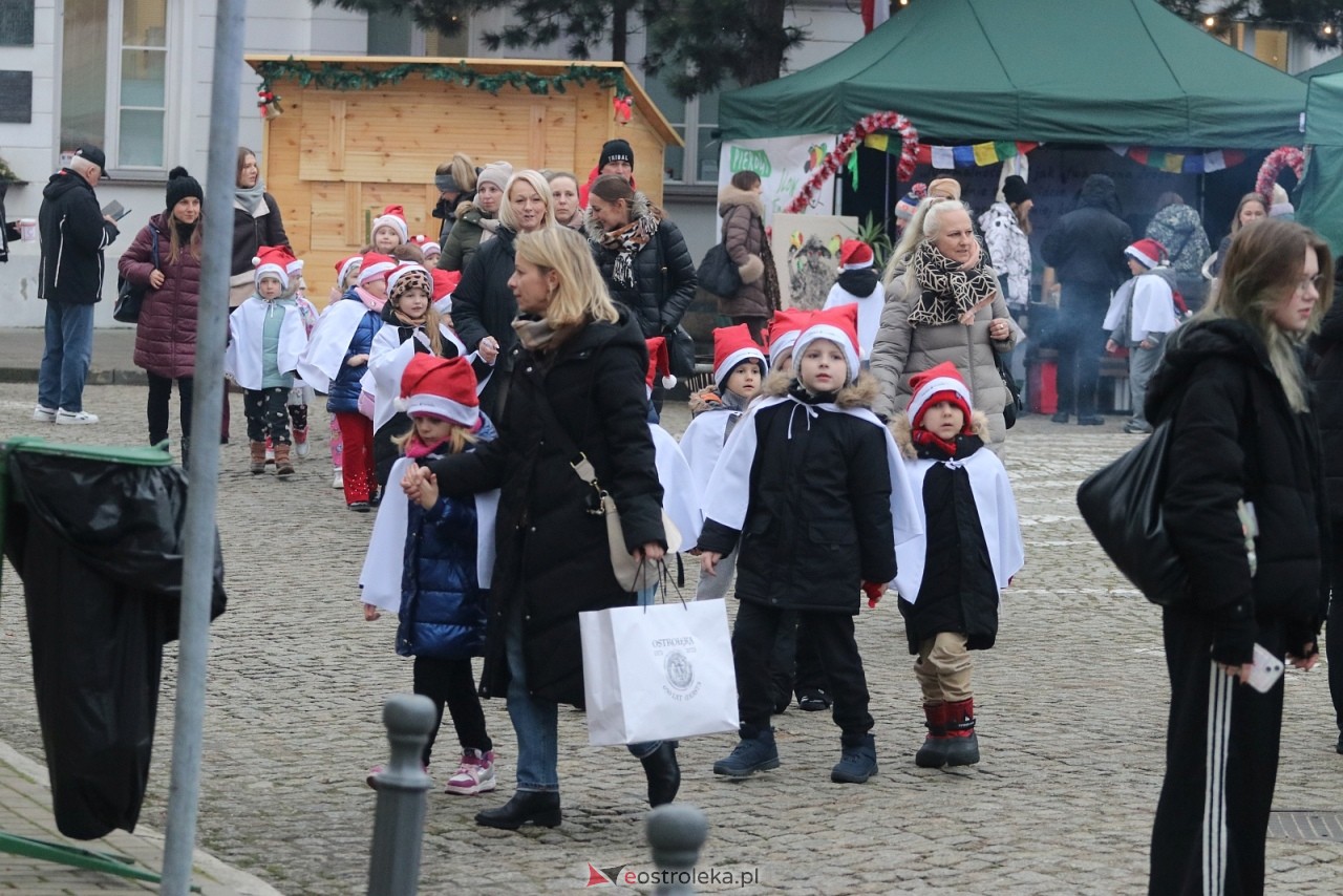 Jarmark Bożonarodzeniowy w Ostrołęce - występy dzieci [5.12.2025] - zdjęcie #75 - eOstroleka.pl
