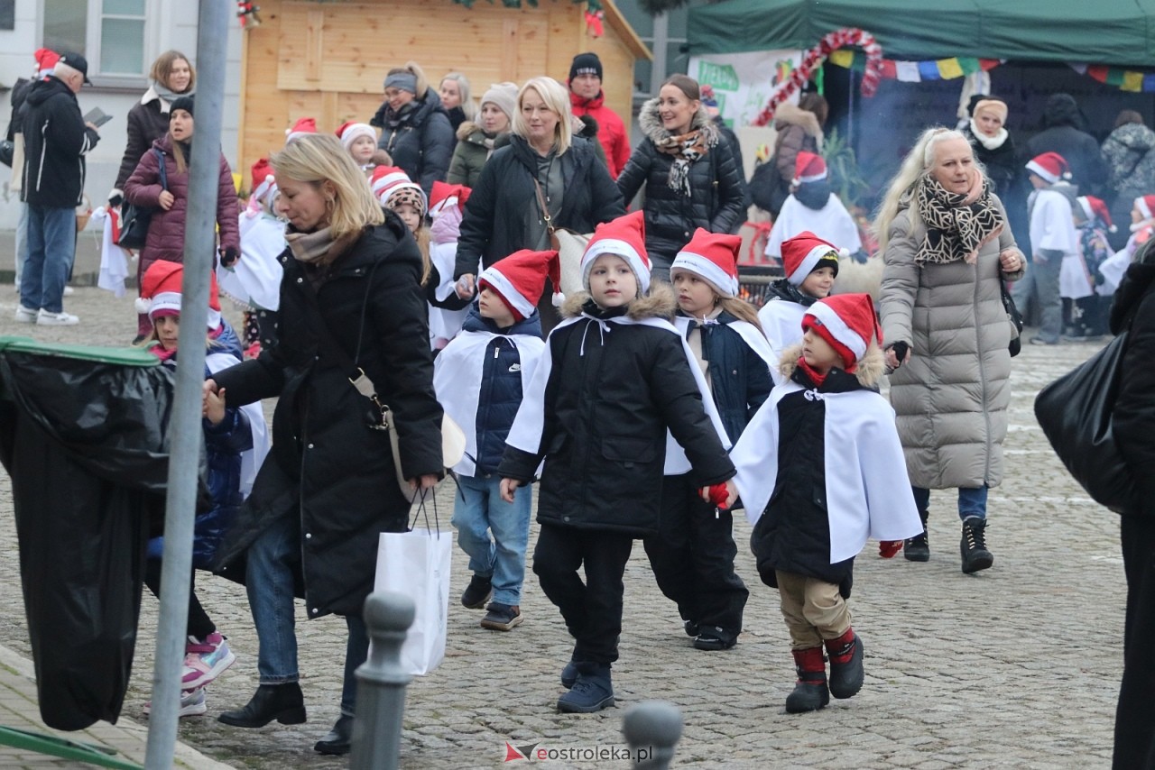 Jarmark Bożonarodzeniowy w Ostrołęce - występy dzieci [5.12.2025] - zdjęcie #74 - eOstroleka.pl