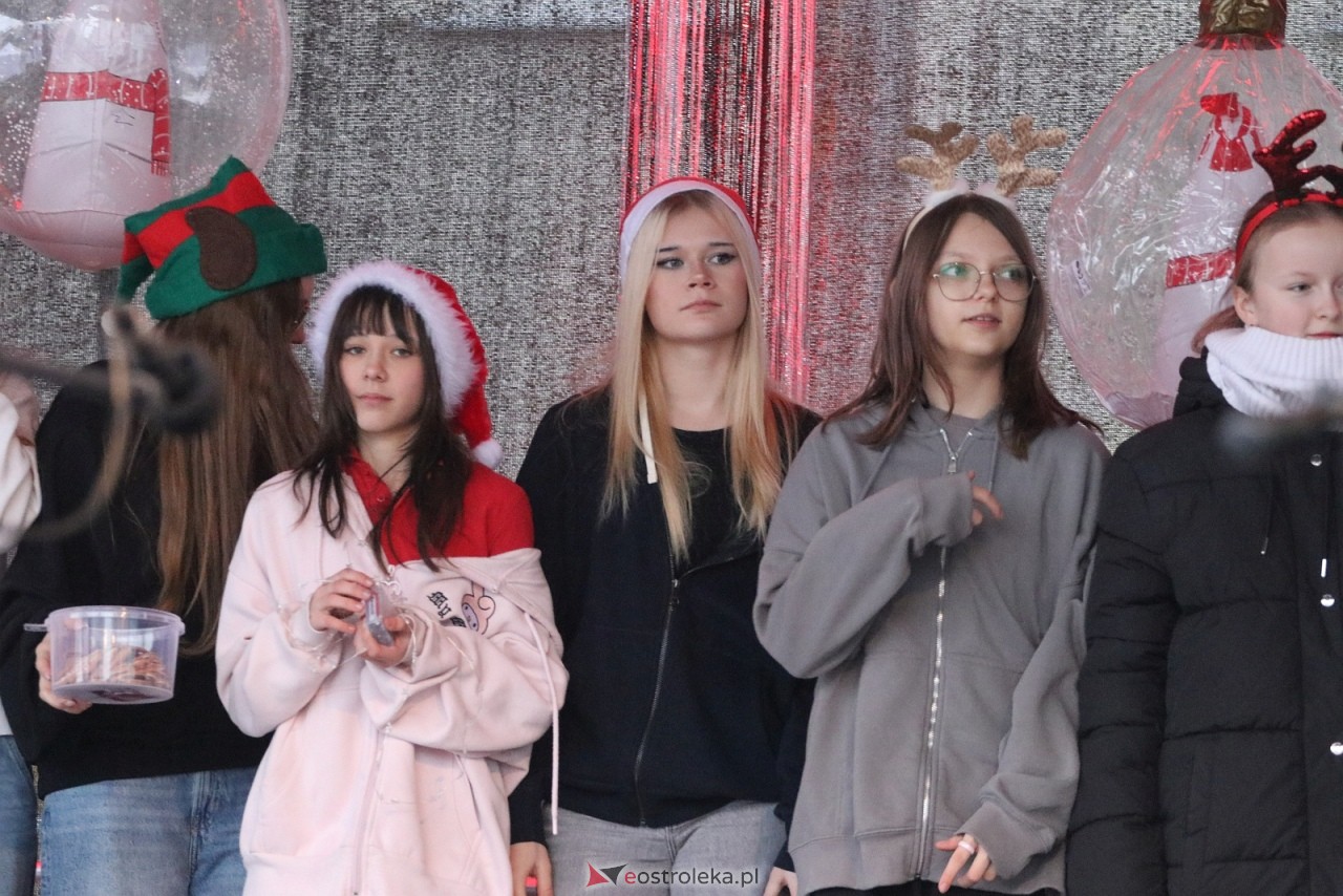 Jarmark Bożonarodzeniowy w Ostrołęce - występy dzieci [5.12.2025] - zdjęcie #72 - eOstroleka.pl