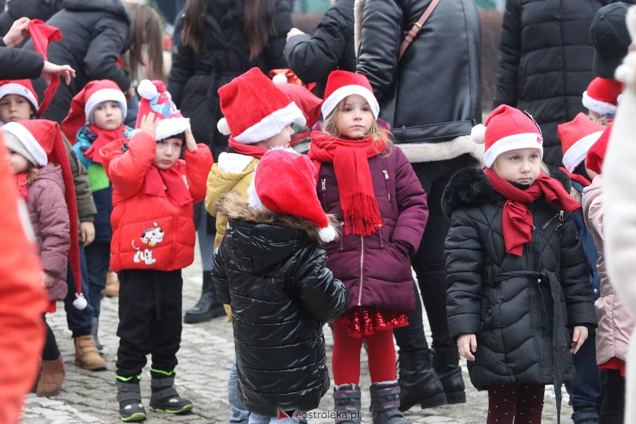 Jarmark Bożonarodzeniowy w Ostrołęce - występy dzieci [5.12.2025] - zdjęcie #71 - eOstroleka.pl
