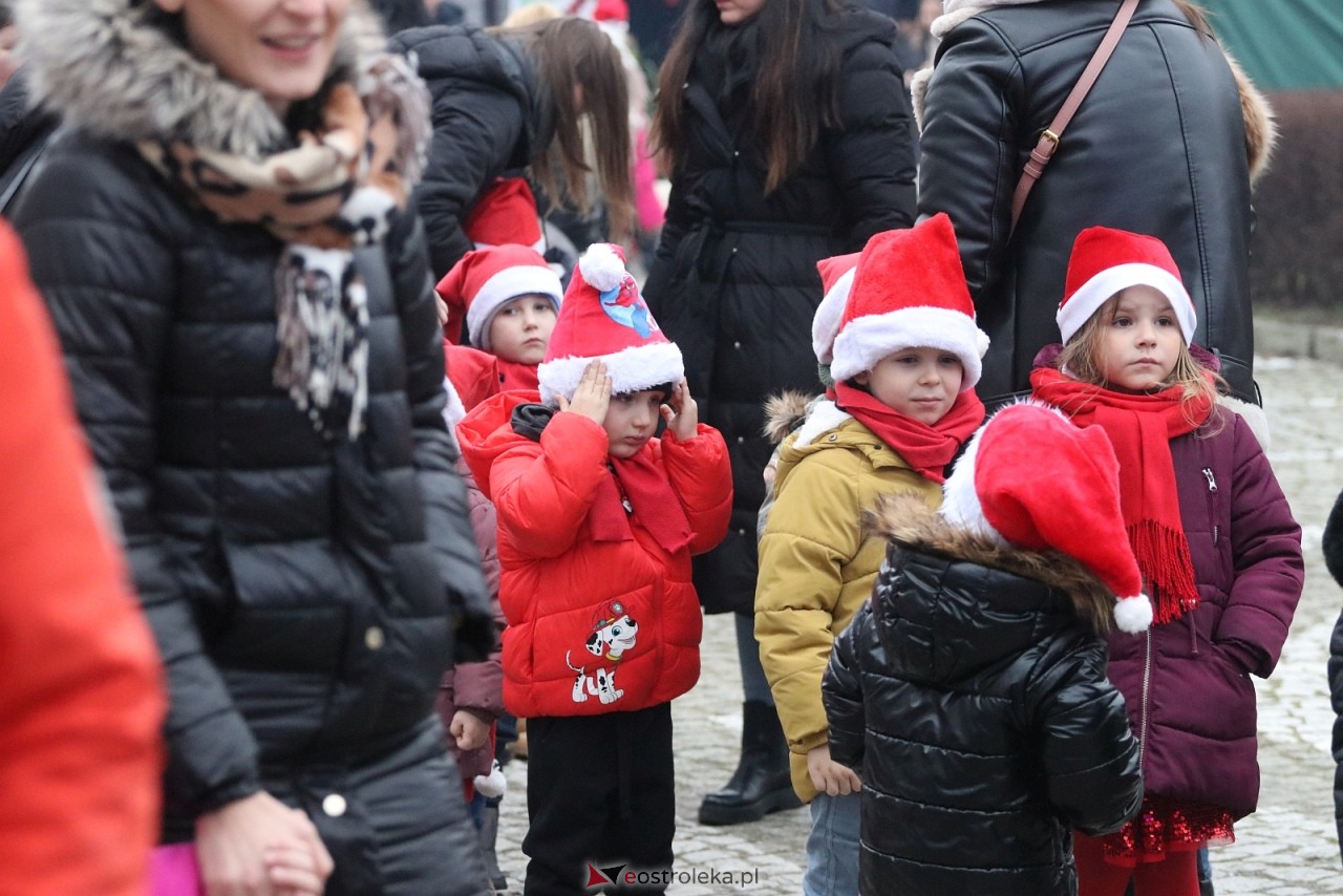 Jarmark Bożonarodzeniowy w Ostrołęce - występy dzieci [5.12.2025] - zdjęcie #70 - eOstroleka.pl