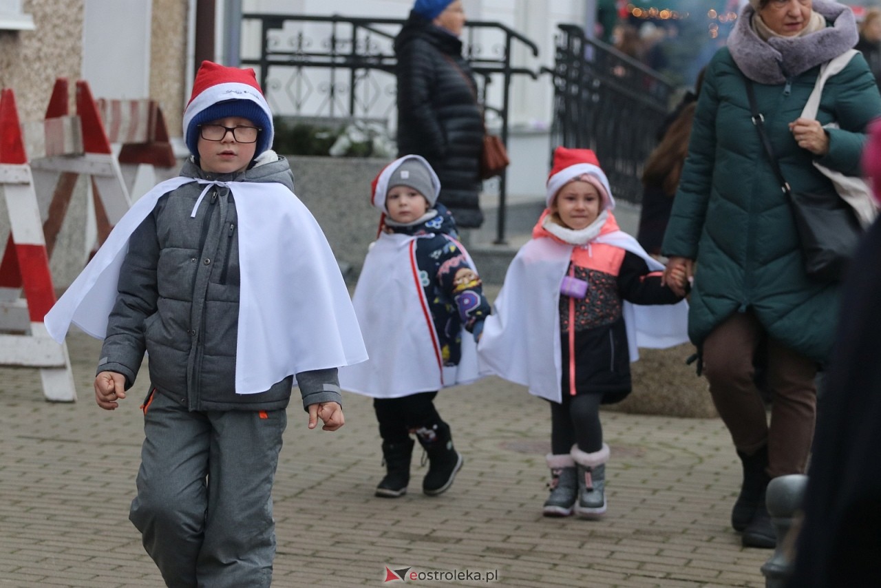 Jarmark Bożonarodzeniowy w Ostrołęce - występy dzieci [5.12.2025] - zdjęcie #69 - eOstroleka.pl