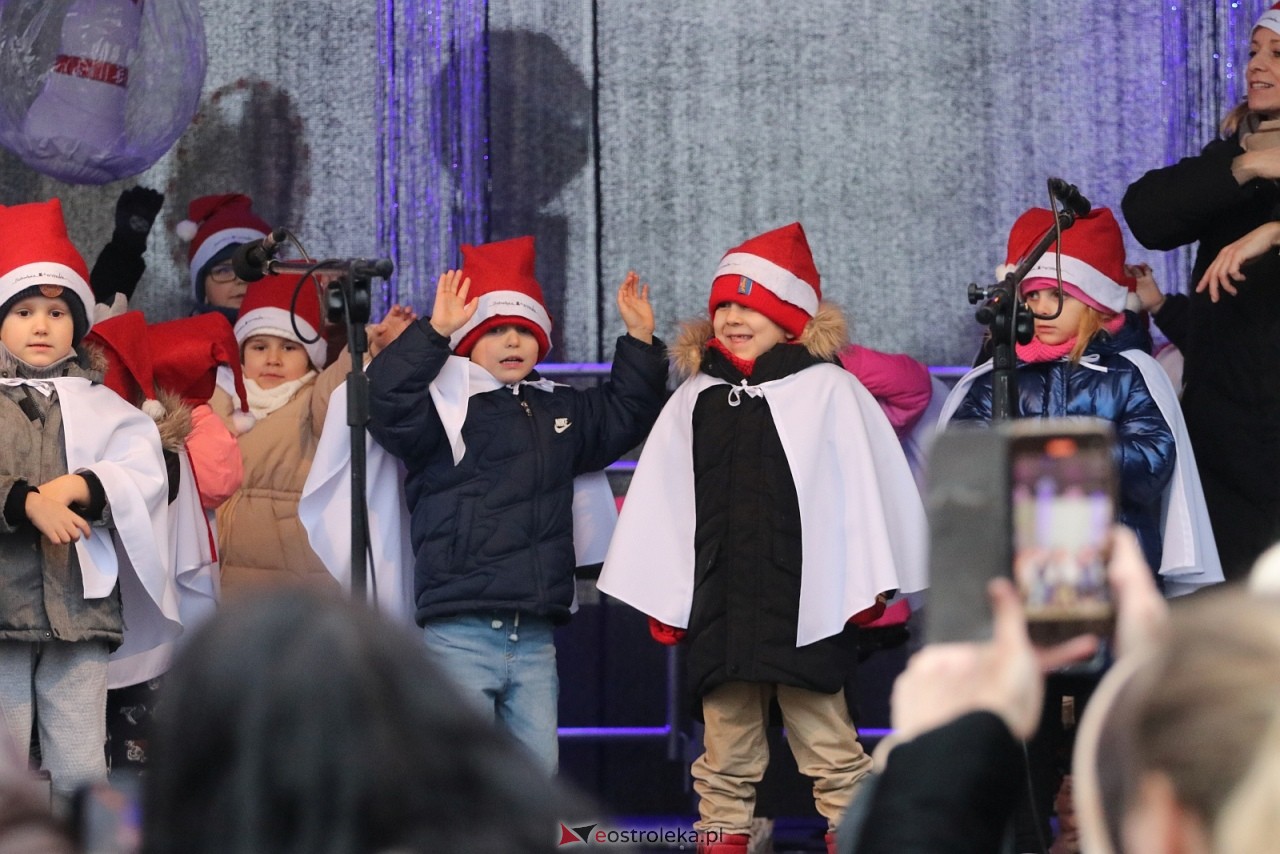 Jarmark Bożonarodzeniowy w Ostrołęce - występy dzieci [5.12.2025] - zdjęcie #68 - eOstroleka.pl