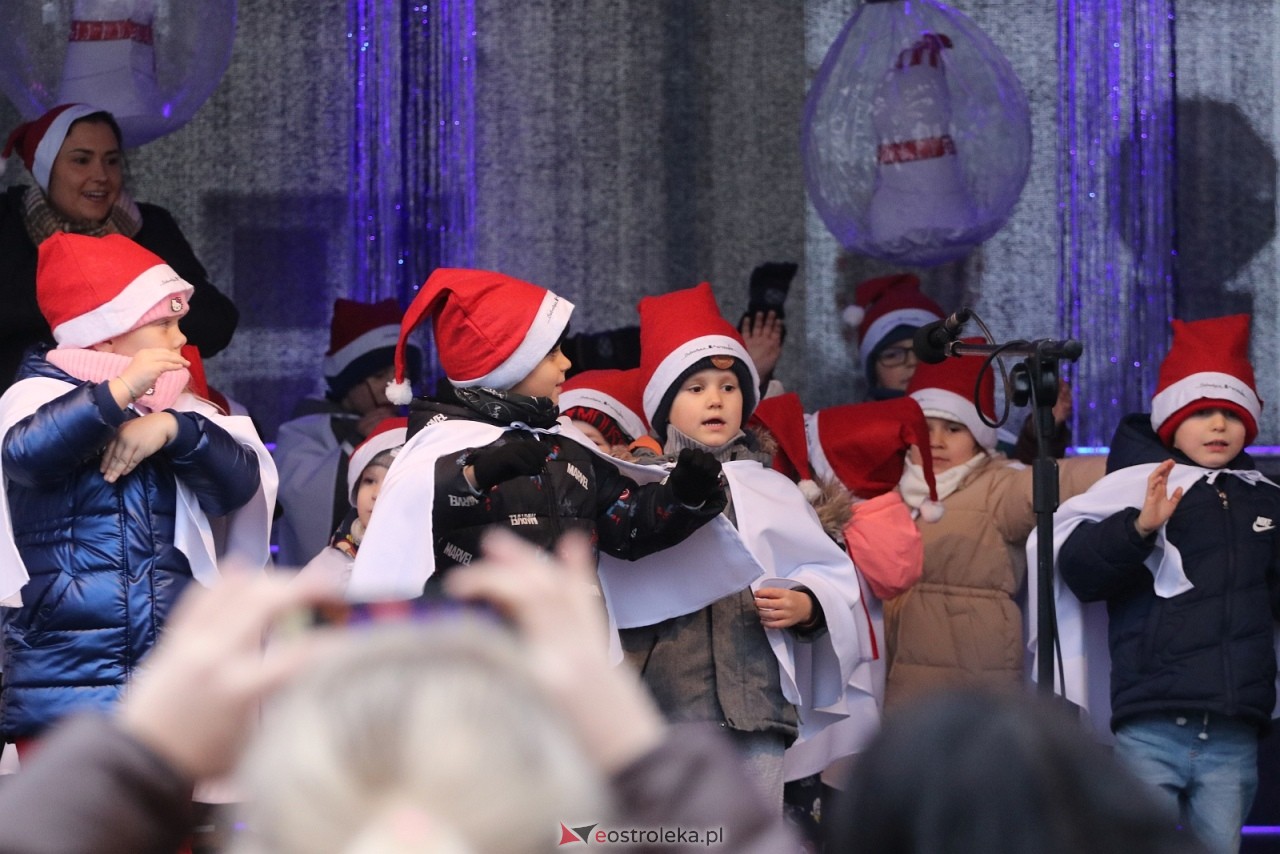 Jarmark Bożonarodzeniowy w Ostrołęce - występy dzieci [5.12.2025] - zdjęcie #67 - eOstroleka.pl