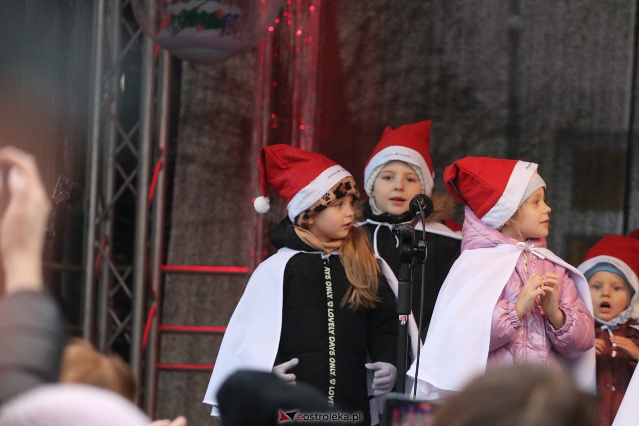Jarmark Bożonarodzeniowy w Ostrołęce - występy dzieci [5.12.2025] - zdjęcie #64 - eOstroleka.pl