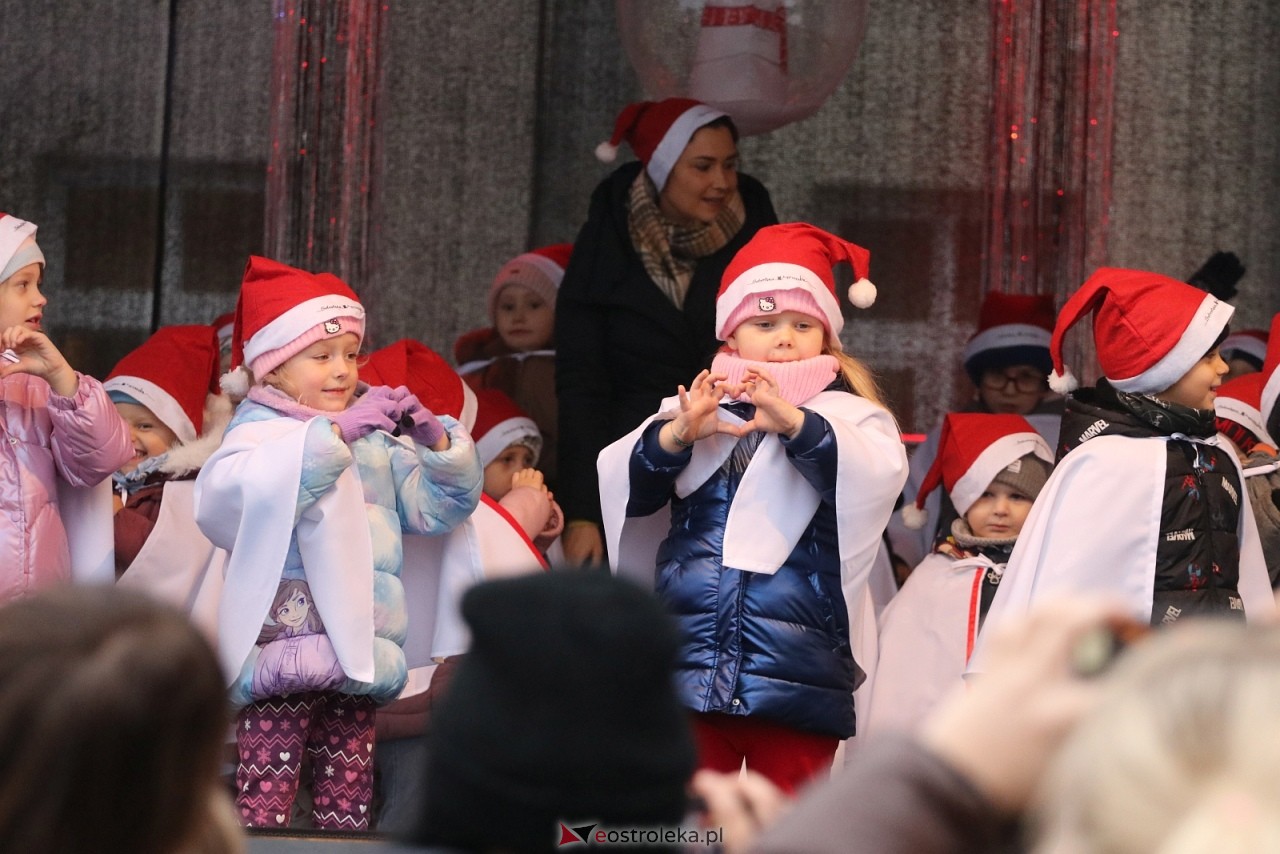 Jarmark Bożonarodzeniowy w Ostrołęce - występy dzieci [5.12.2025] - zdjęcie #62 - eOstroleka.pl