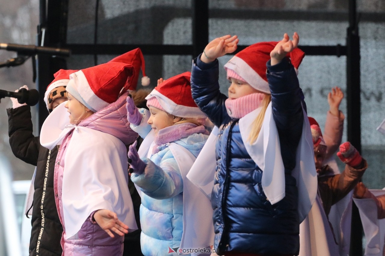 Jarmark Bożonarodzeniowy w Ostrołęce - występy dzieci [5.12.2025] - zdjęcie #59 - eOstroleka.pl