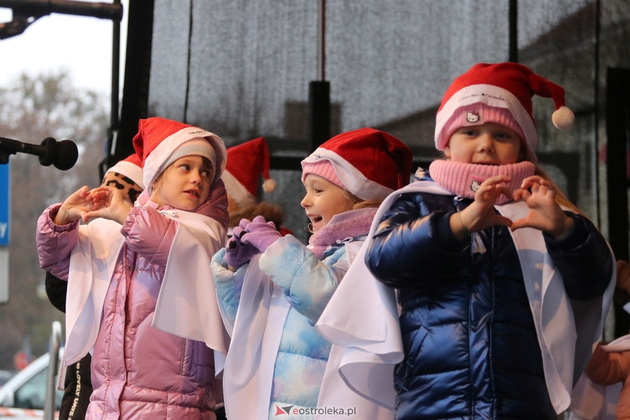 Jarmark Bożonarodzeniowy w Ostrołęce - występy dzieci [5.12.2025] - zdjęcie #58 - eOstroleka.pl