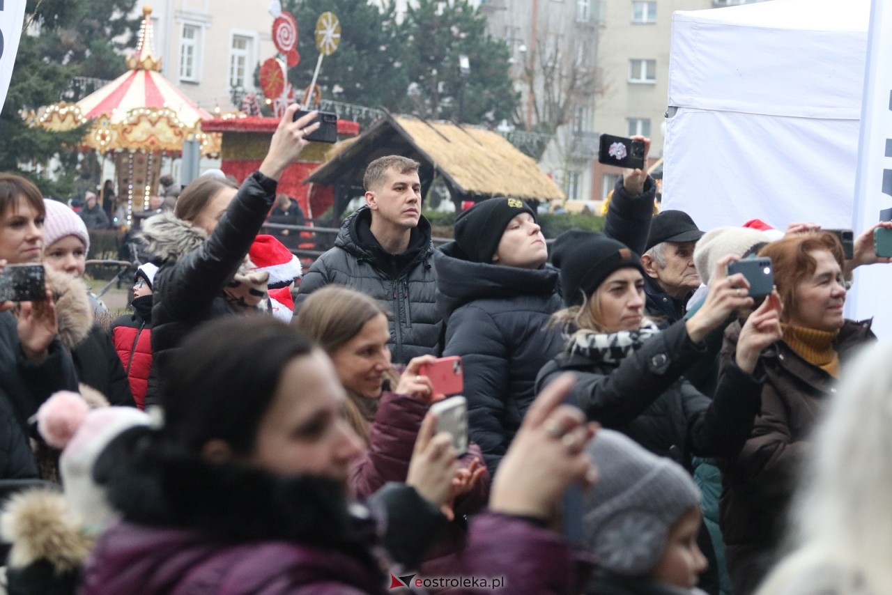 Jarmark Bożonarodzeniowy w Ostrołęce - występy dzieci [5.12.2025] - zdjęcie #55 - eOstroleka.pl