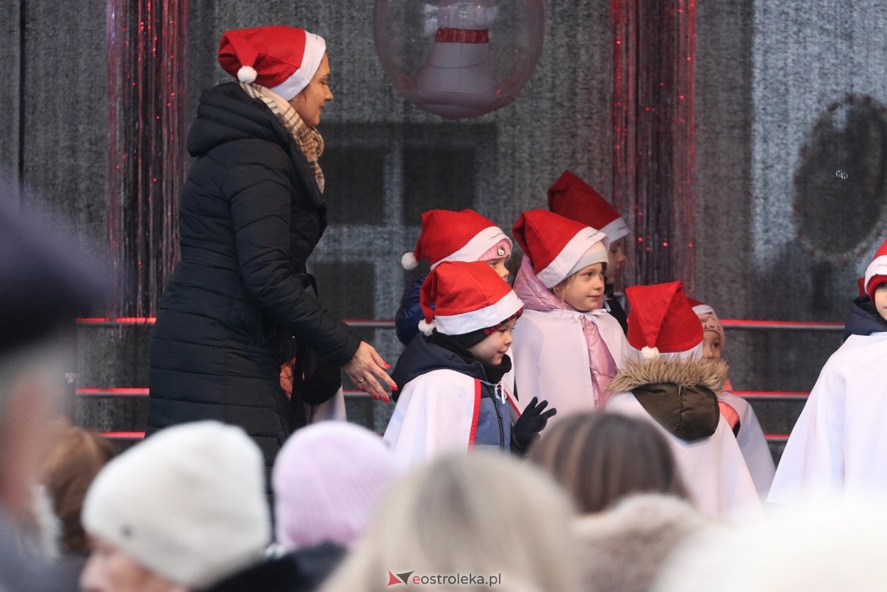 Jarmark Bożonarodzeniowy w Ostrołęce - występy dzieci [5.12.2025] - zdjęcie #47 - eOstroleka.pl