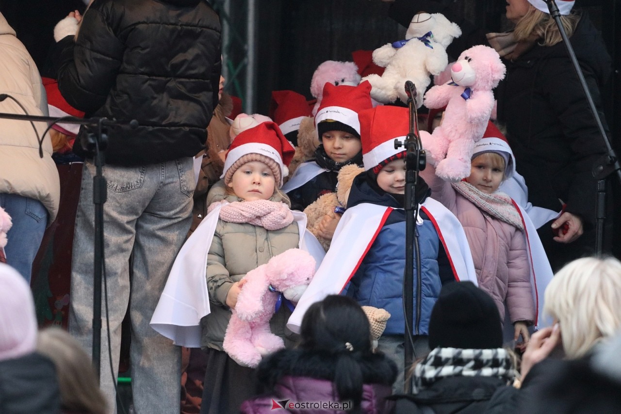 Jarmark Bożonarodzeniowy w Ostrołęce - występy dzieci [5.12.2025] - zdjęcie #46 - eOstroleka.pl