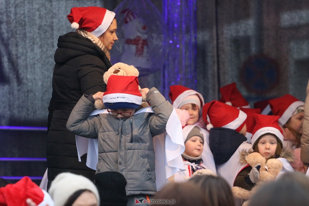 Jarmark Bożonarodzeniowy w Ostrołęce - występy dzieci [5.12.2025] - zdjęcie #45 - eOstroleka.pl