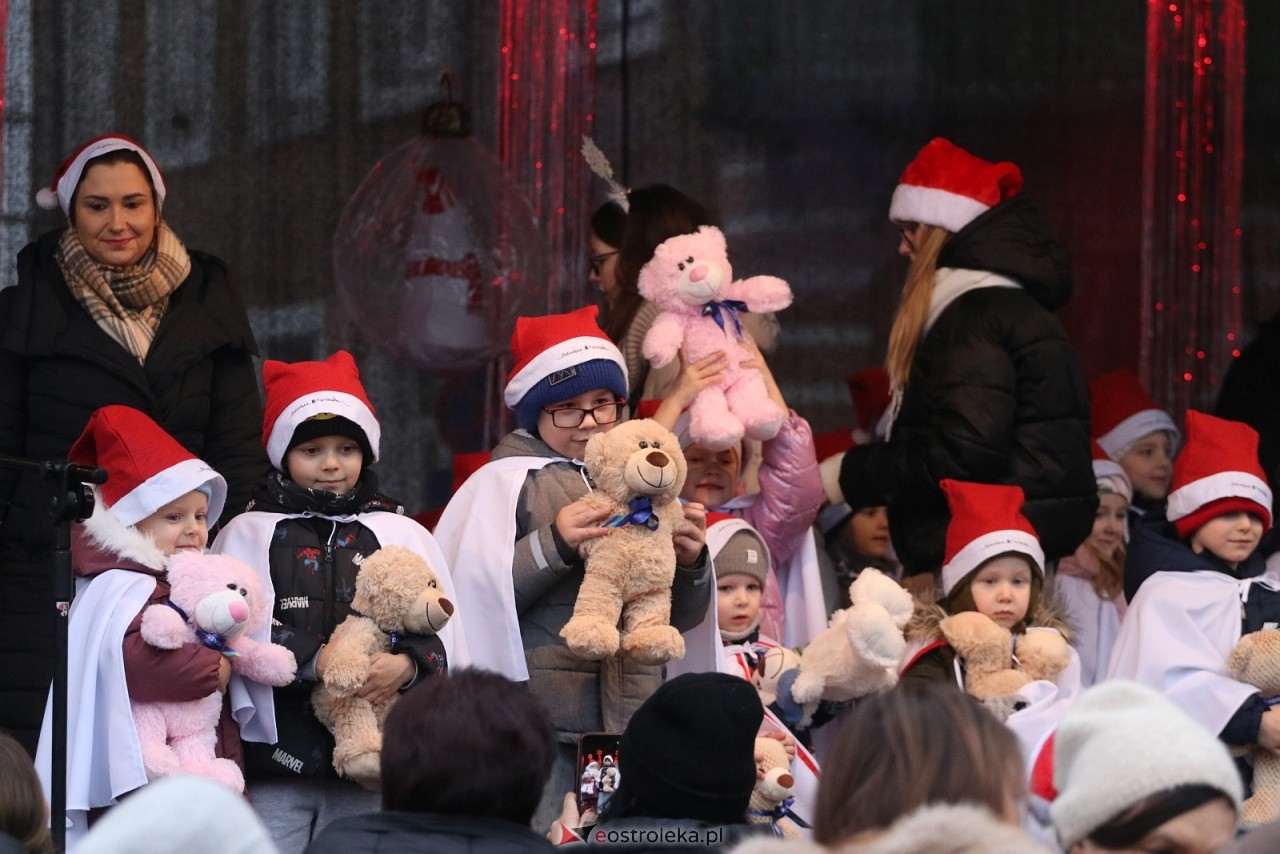 Jarmark Bożonarodzeniowy w Ostrołęce - występy dzieci [5.12.2025] - zdjęcie #44 - eOstroleka.pl