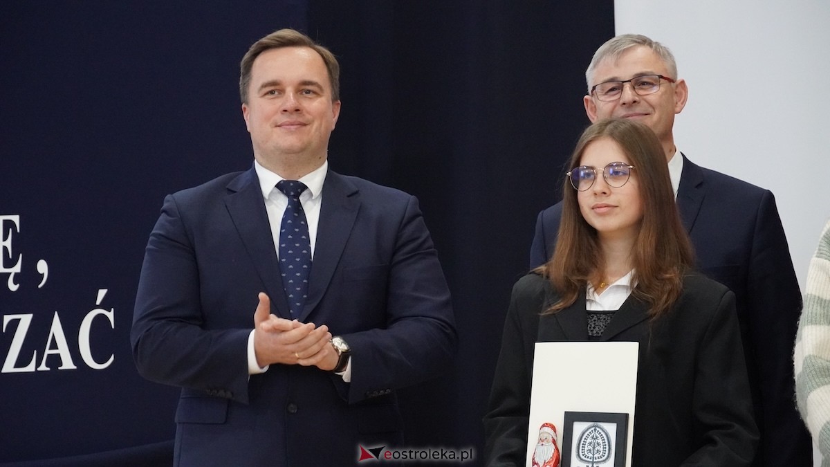 Uroczyste wręczenie stypendiów Prezesa Rady Ministrów [5.12.2025] - zdjęcie #93 - eOstroleka.pl