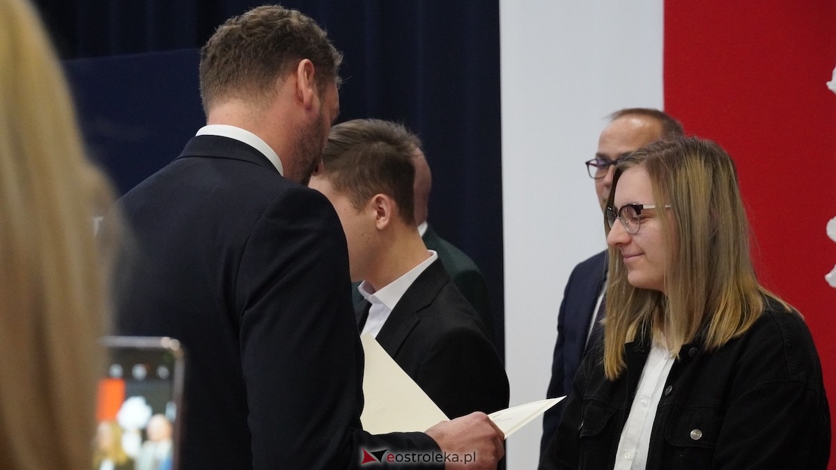 Uroczyste wręczenie stypendiów Prezesa Rady Ministrów [5.12.2025] - zdjęcie #33 - eOstroleka.pl