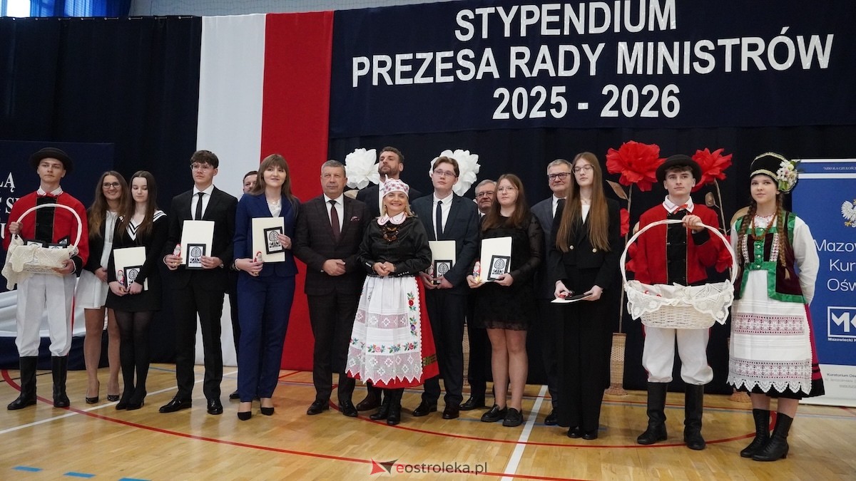 Uroczyste wręczenie stypendiów Prezesa Rady Ministrów [5.12.2025] - zdjęcie #17 - eOstroleka.pl