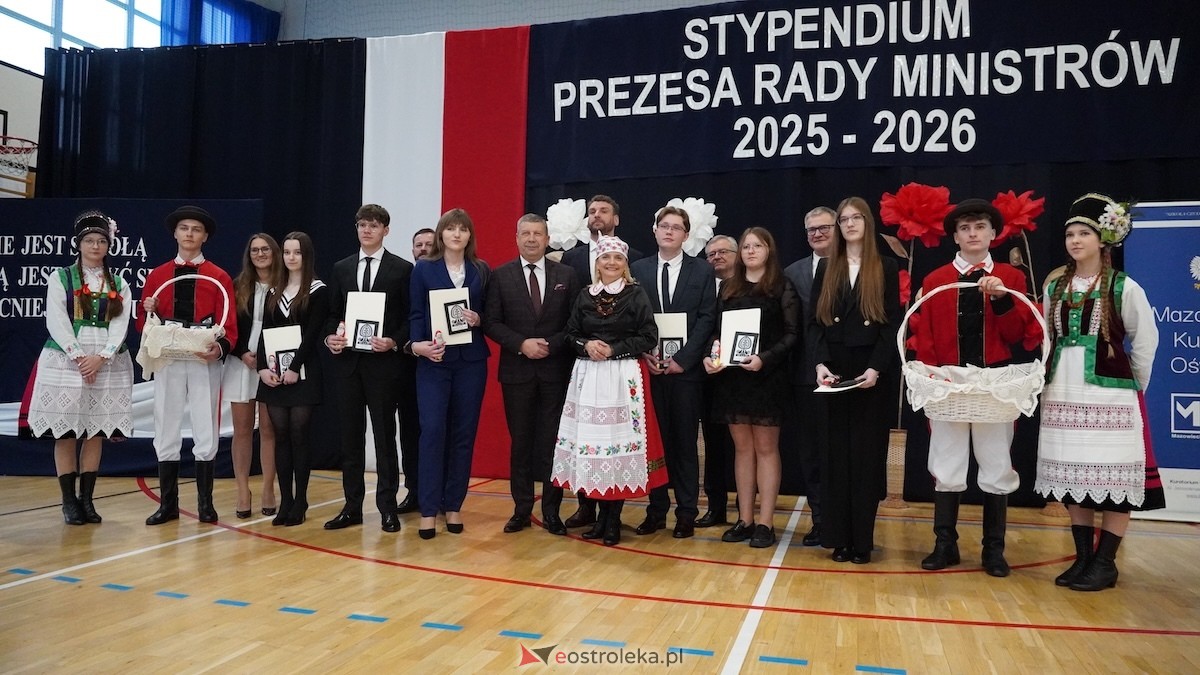 Uroczyste wręczenie stypendiów Prezesa Rady Ministrów [5.12.2025] - zdjęcie #15 - eOstroleka.pl