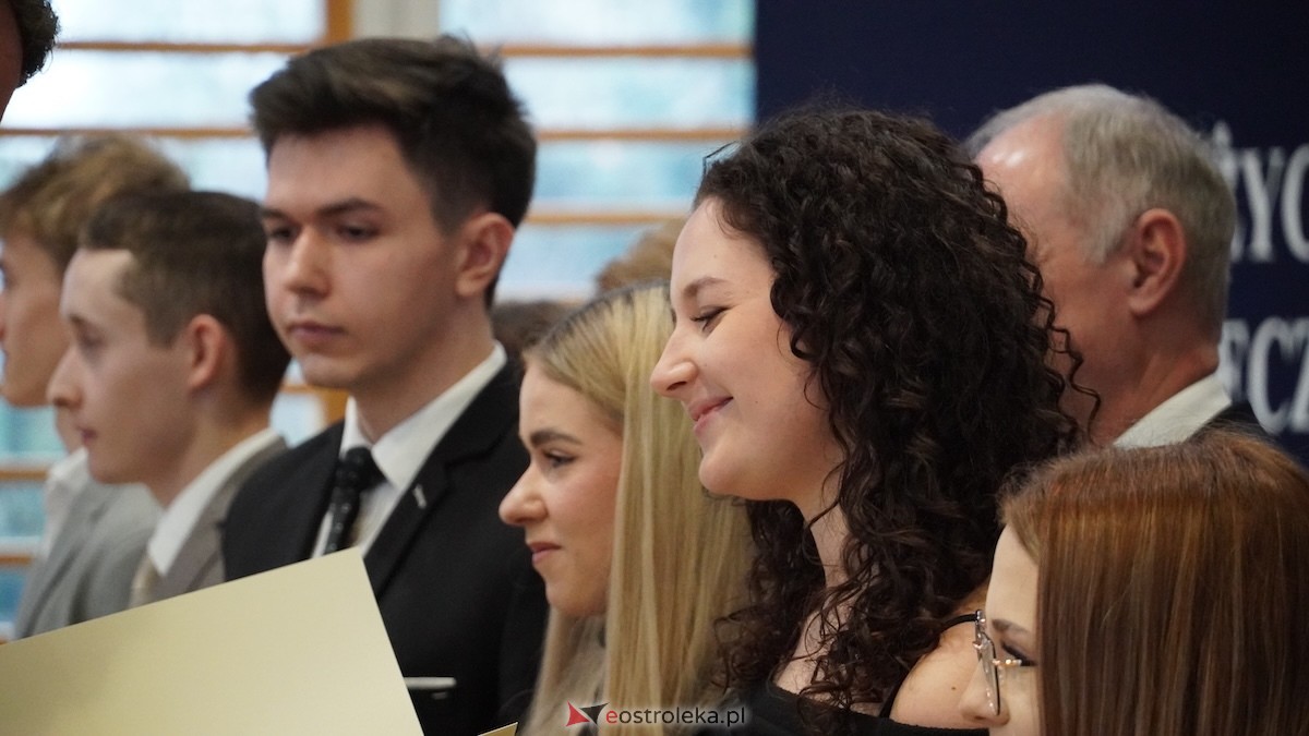 Uroczyste wręczenie stypendiów Prezesa Rady Ministrów [5.12.2025] - zdjęcie #6 - eOstroleka.pl