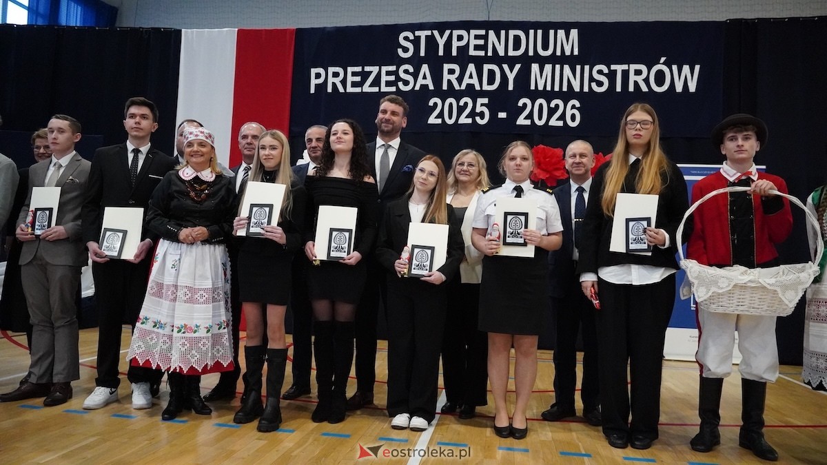 Uroczyste wręczenie stypendiów Prezesa Rady Ministrów [5.12.2025] - zdjęcie #1 - eOstroleka.pl