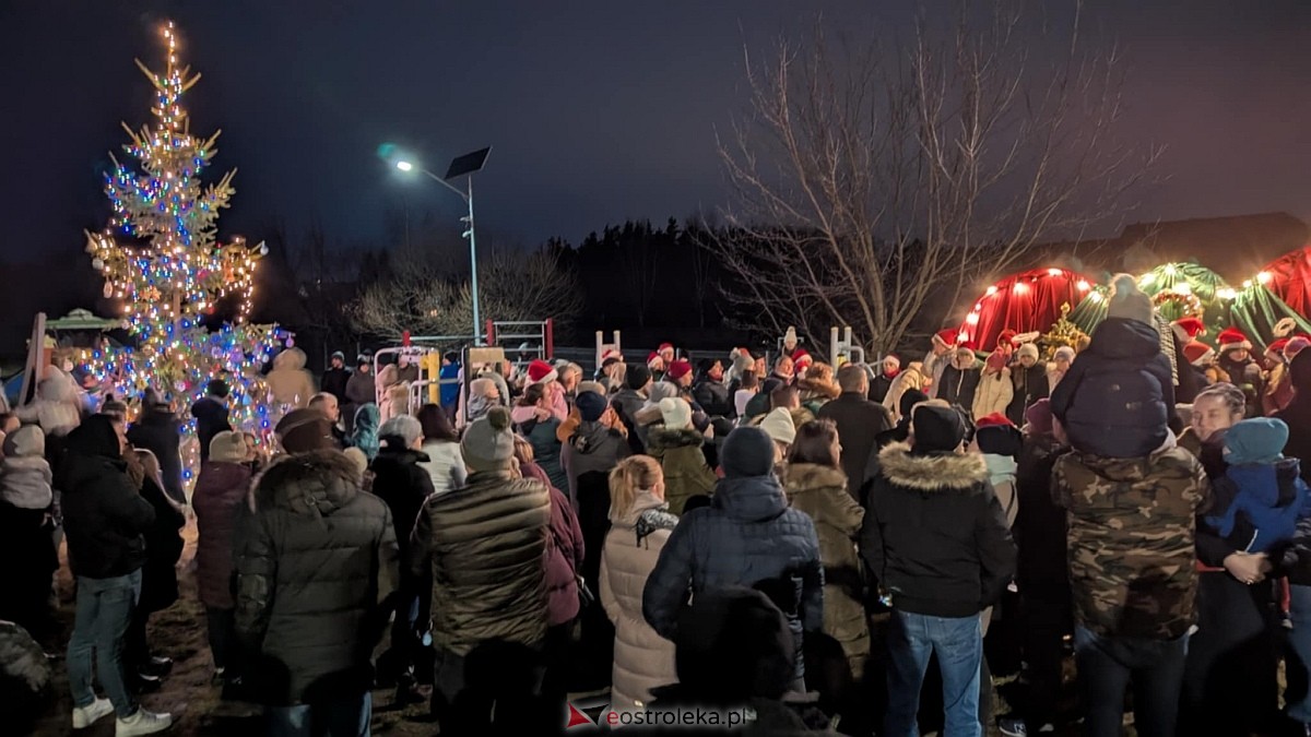 Rozświetlenie choinki w Dzbeninie [06.12.2025] - zdjęcie #9 - eOstroleka.pl