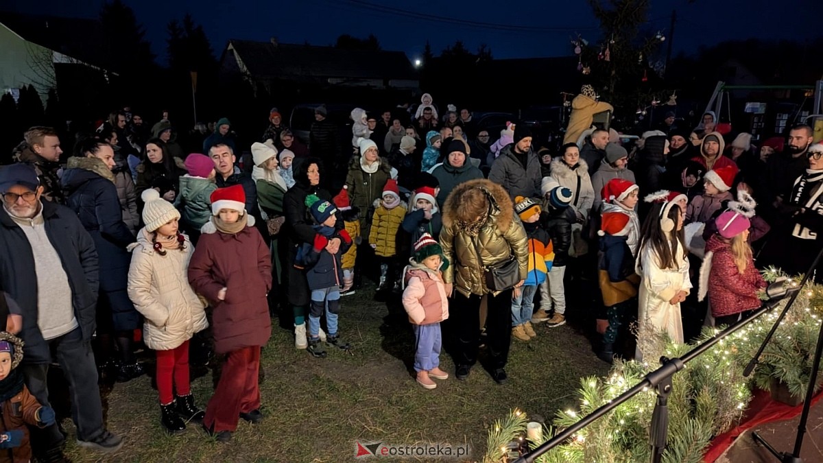 Rozświetlenie choinki w Dzbeninie [06.12.2025] - zdjęcie #8 - eOstroleka.pl