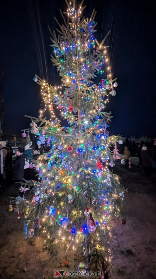 Rozświetlenie choinki w Dzbeninie [06.12.2025] - zdjęcie #6 - eOstroleka.pl