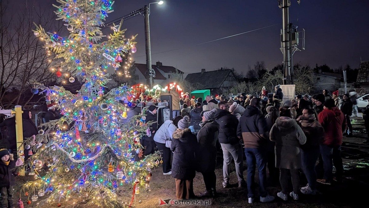 Rozświetlenie choinki w Dzbeninie [06.12.2025] - zdjęcie #5 - eOstroleka.pl