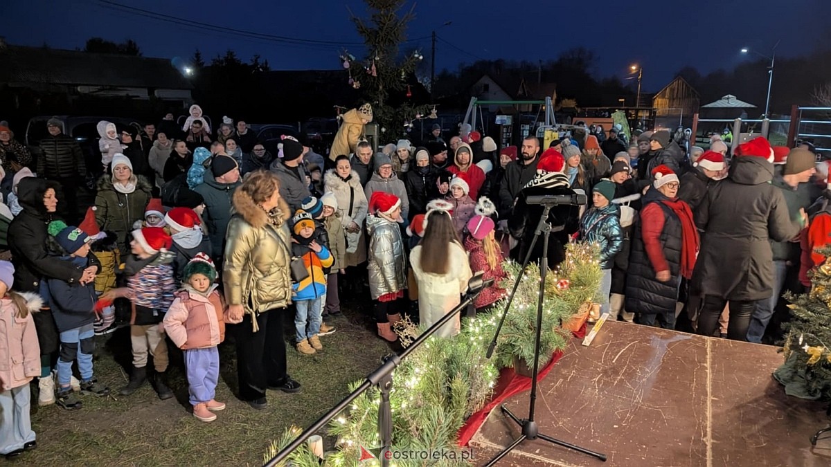 Rozświetlenie choinki w Dzbeninie [06.12.2025] - zdjęcie #7 - eOstroleka.pl