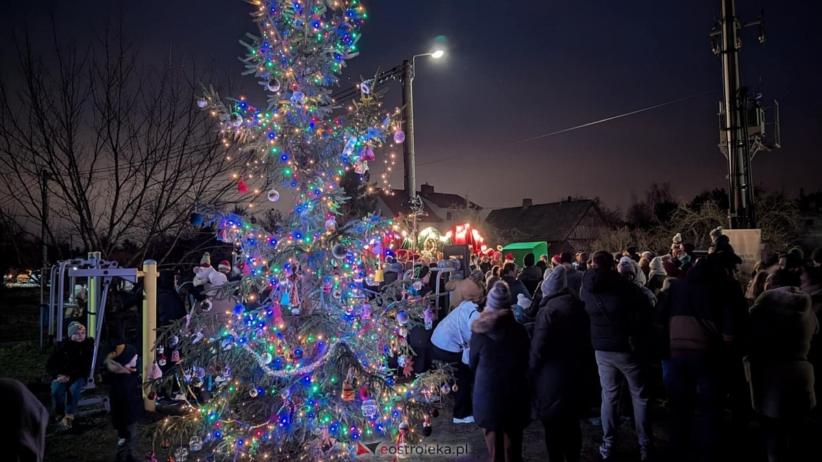 Rozświetlenie choinki w Dzbeninie [06.12.2025] - zdjęcie #4 - eOstroleka.pl