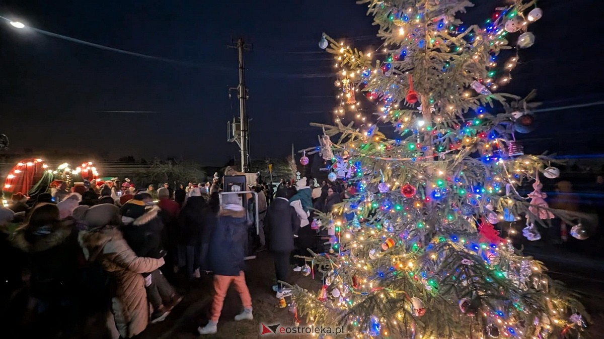 Rozświetlenie choinki w Dzbeninie [06.12.2025] - zdjęcie #3 - eOstroleka.pl
