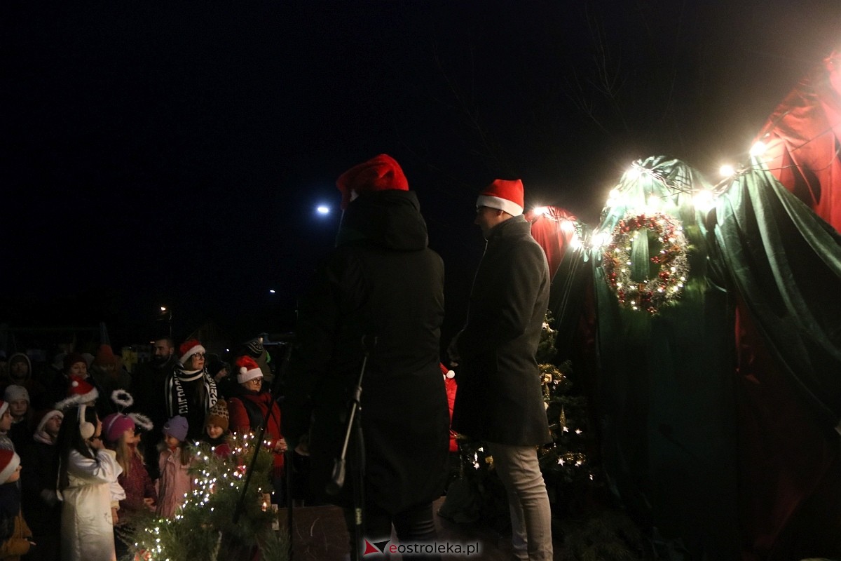 Rozświetlenie choinki w Dzbeninie [06.12.2025] - zdjęcie #43 - eOstroleka.pl