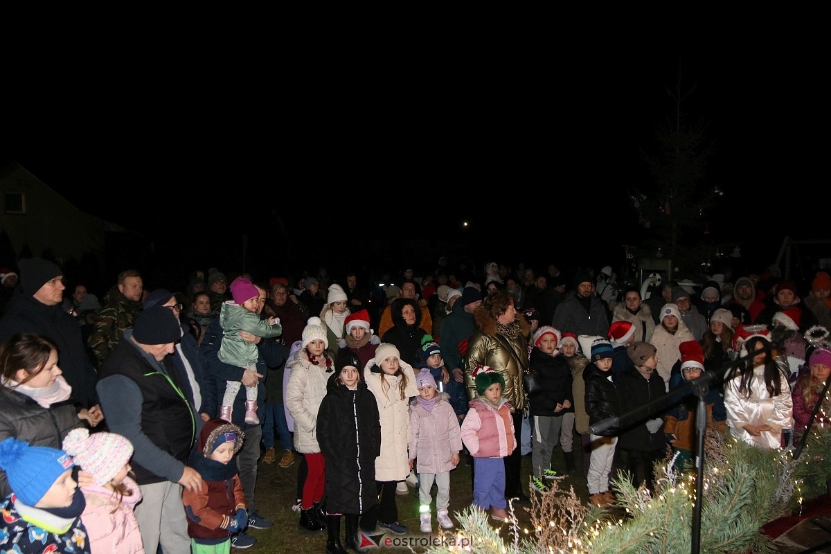 Rozświetlenie choinki w Dzbeninie [06.12.2025] - zdjęcie #41 - eOstroleka.pl