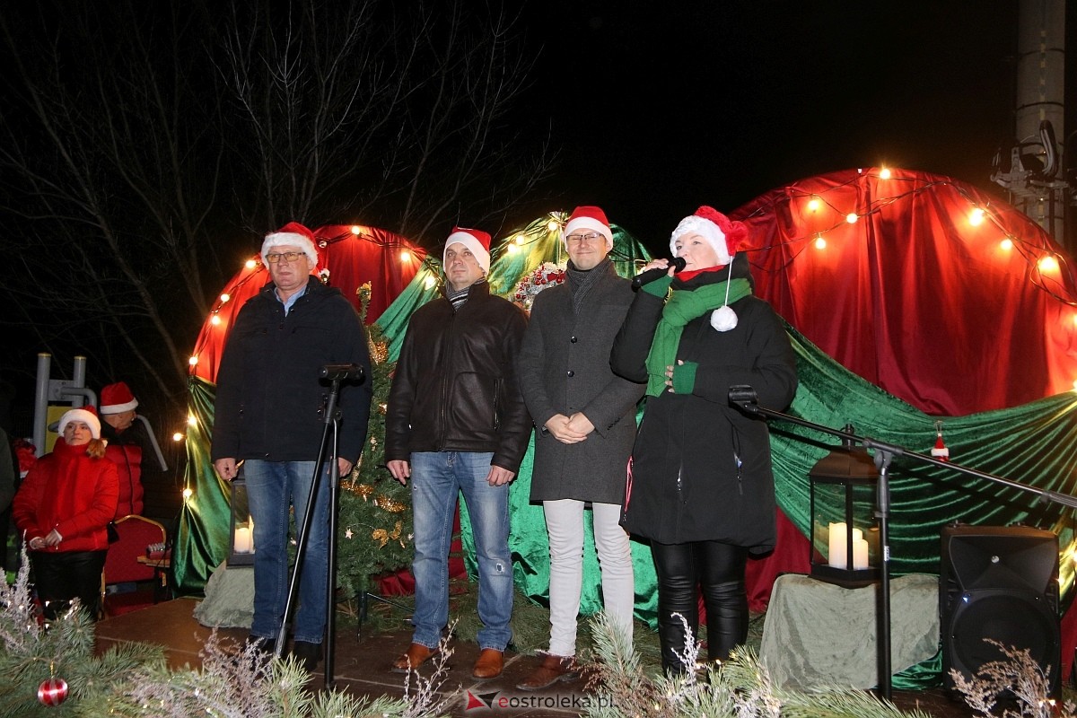 Rozświetlenie choinki w Dzbeninie [06.12.2025] - zdjęcie #40 - eOstroleka.pl