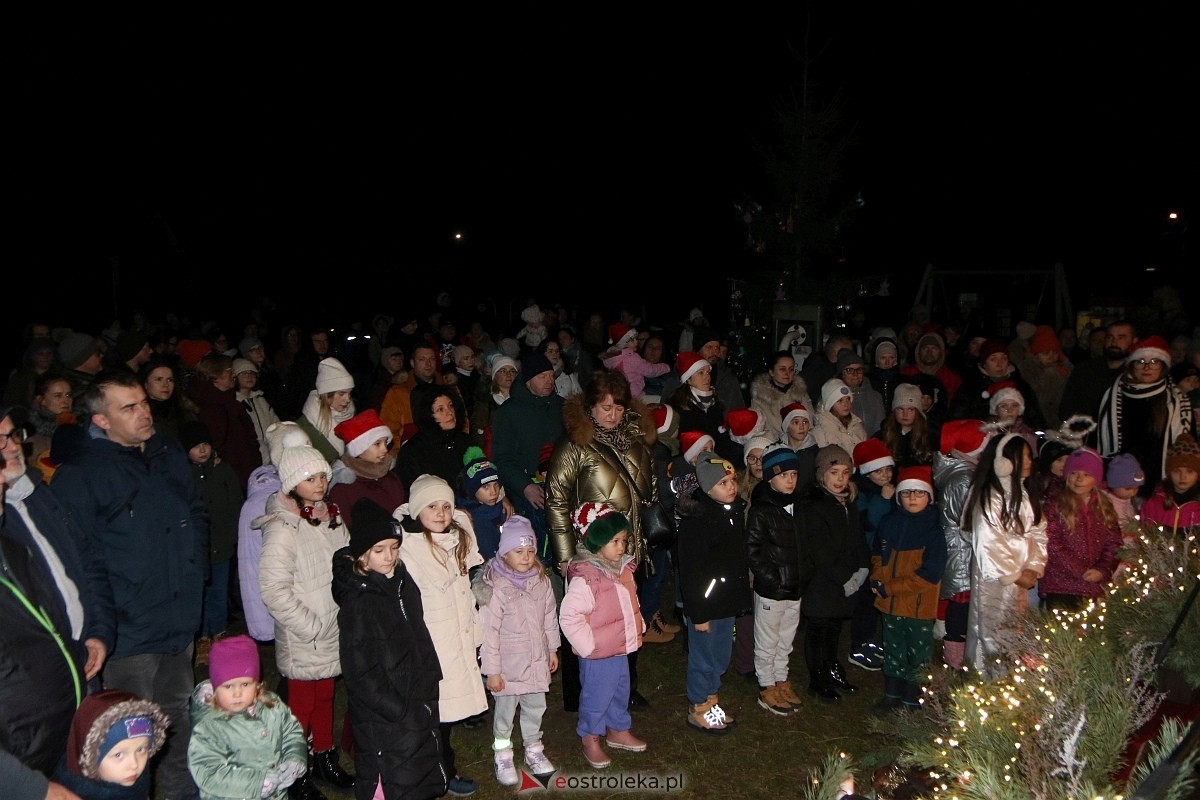 Rozświetlenie choinki w Dzbeninie [06.12.2025] - zdjęcie #37 - eOstroleka.pl