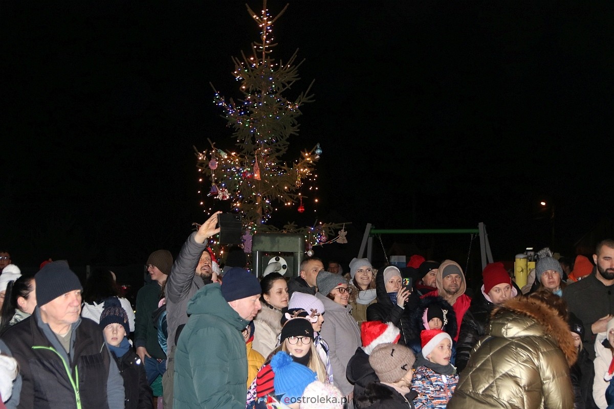 Rozświetlenie choinki w Dzbeninie [06.12.2025] - zdjęcie #35 - eOstroleka.pl
