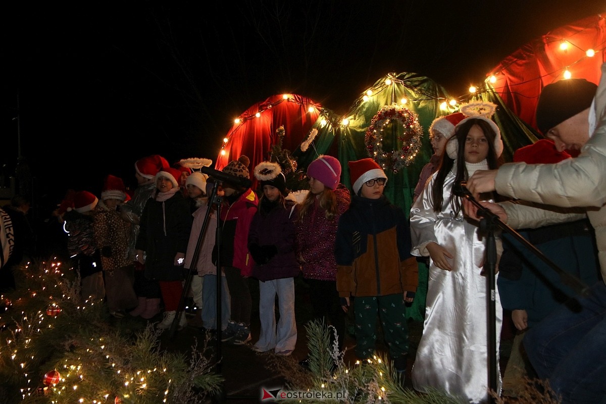 Rozświetlenie choinki w Dzbeninie [06.12.2025] - zdjęcie #33 - eOstroleka.pl