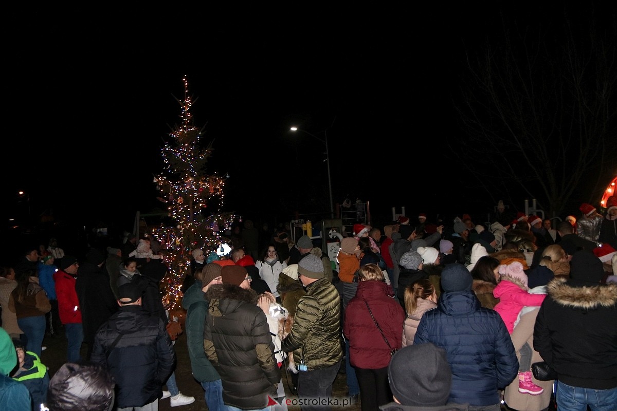 Rozświetlenie choinki w Dzbeninie [06.12.2025] - zdjęcie #30 - eOstroleka.pl