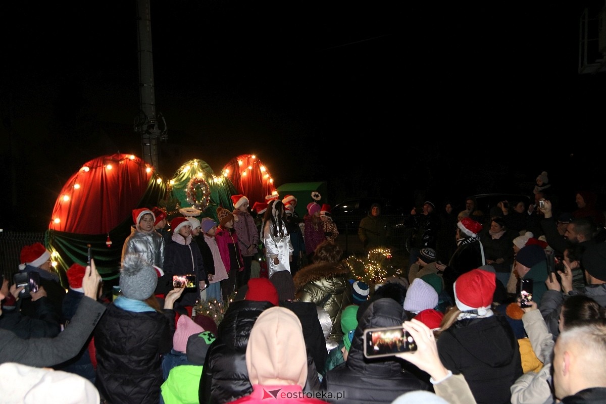 Rozświetlenie choinki w Dzbeninie [06.12.2025] - zdjęcie #29 - eOstroleka.pl