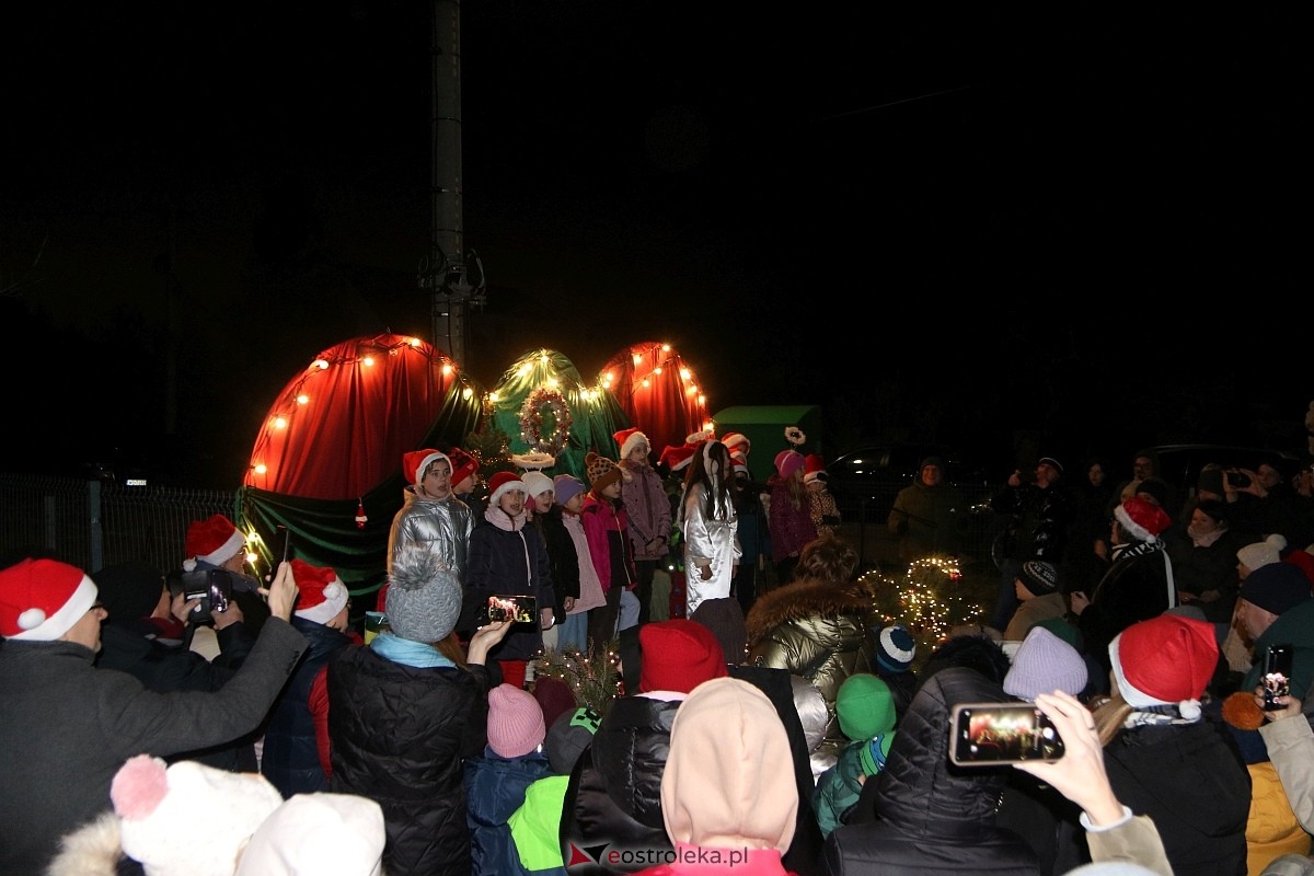 Rozświetlenie choinki w Dzbeninie [06.12.2025] - zdjęcie #28 - eOstroleka.pl