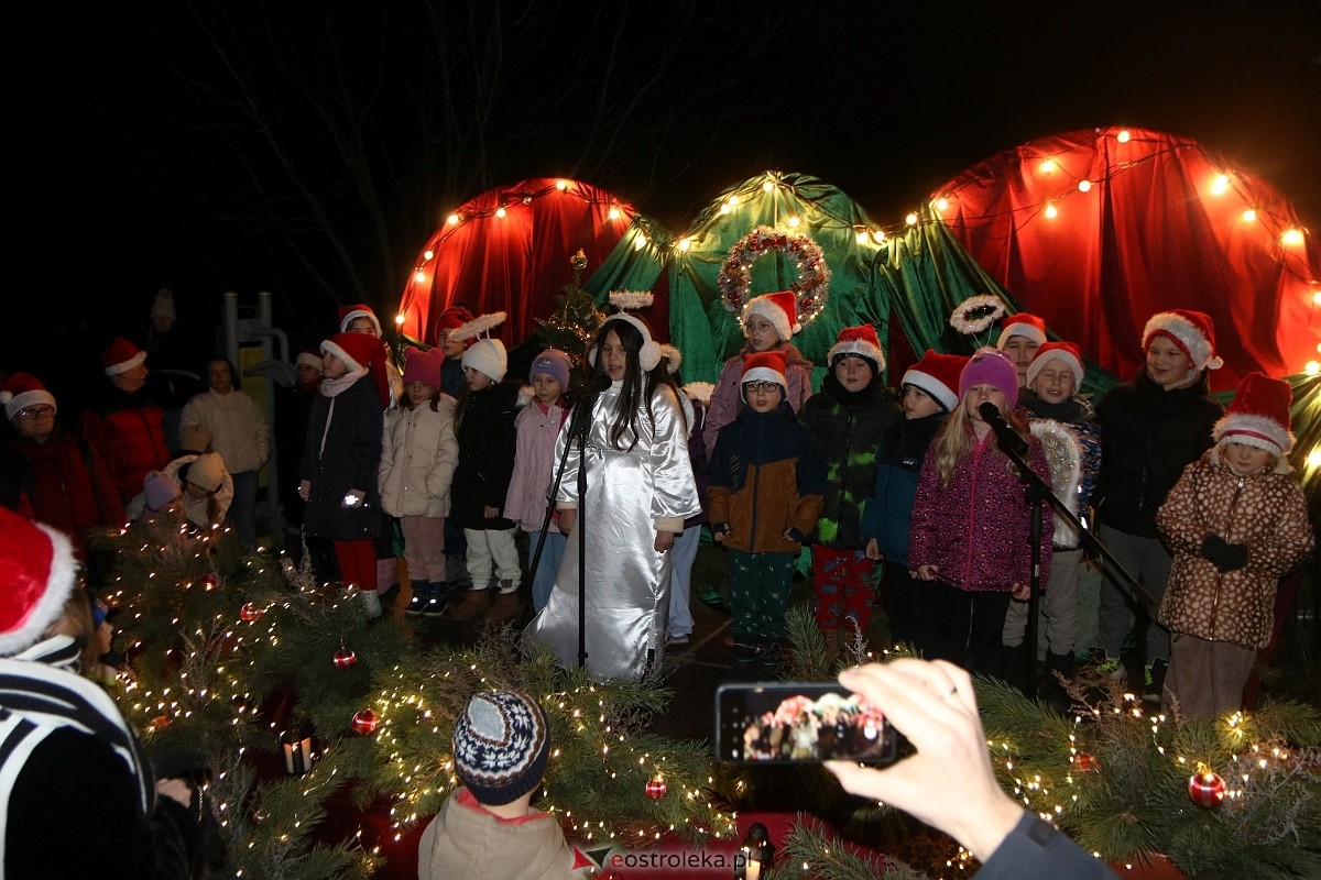 Rozświetlenie choinki w Dzbeninie [06.12.2025] - zdjęcie #26 - eOstroleka.pl