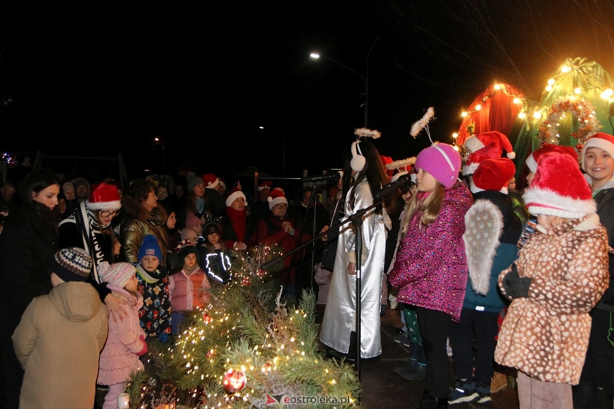 Rozświetlenie choinki w Dzbeninie [06.12.2025] - zdjęcie #24 - eOstroleka.pl