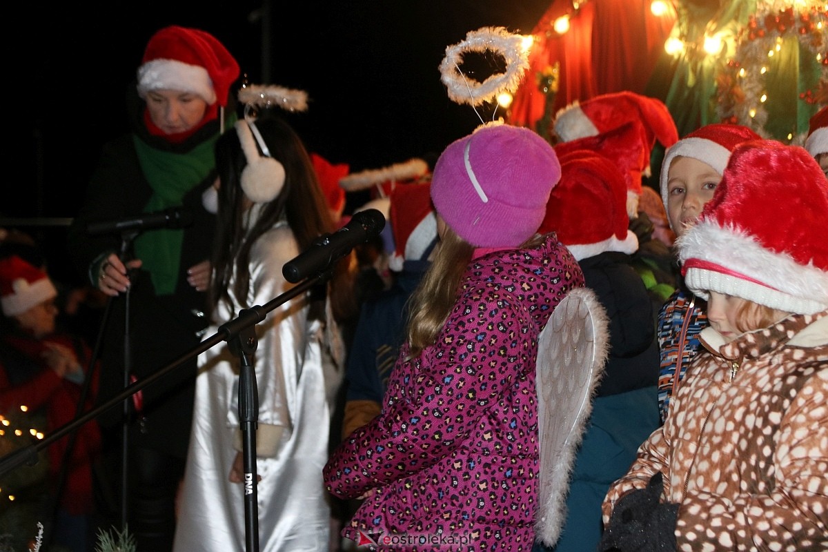 Rozświetlenie choinki w Dzbeninie [06.12.2025] - zdjęcie #22 - eOstroleka.pl