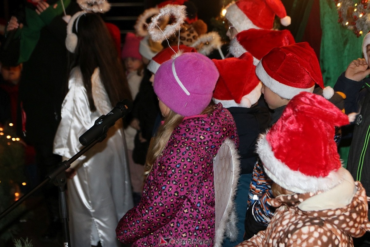 Rozświetlenie choinki w Dzbeninie [06.12.2025] - zdjęcie #21 - eOstroleka.pl