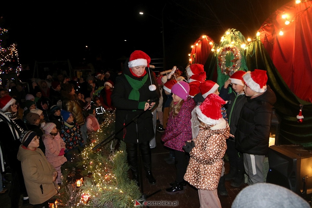 Rozświetlenie choinki w Dzbeninie [06.12.2025] - zdjęcie #20 - eOstroleka.pl