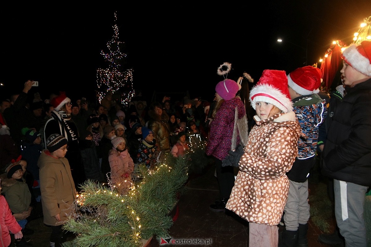 Rozświetlenie choinki w Dzbeninie [06.12.2025] - zdjęcie #17 - eOstroleka.pl