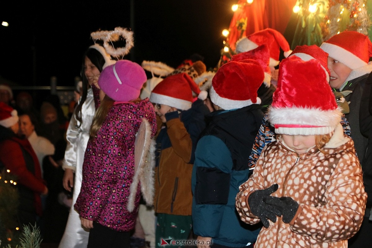 Rozświetlenie choinki w Dzbeninie [06.12.2025] - zdjęcie #15 - eOstroleka.pl