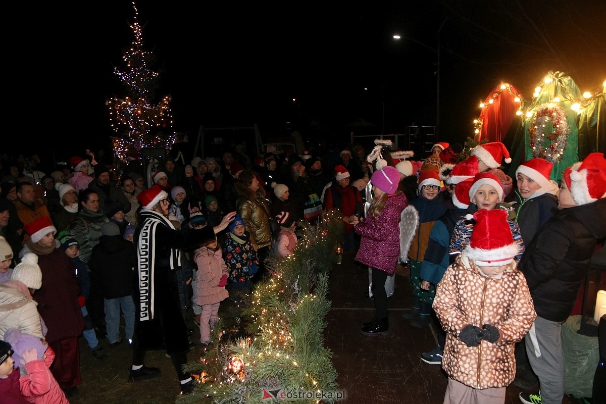 Rozświetlenie choinki w Dzbeninie [06.12.2025] - zdjęcie #14 - eOstroleka.pl