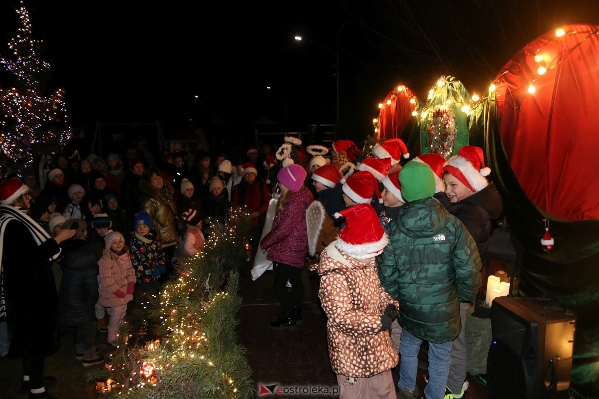 Rozświetlenie choinki w Dzbeninie [06.12.2025] - zdjęcie #12 - eOstroleka.pl