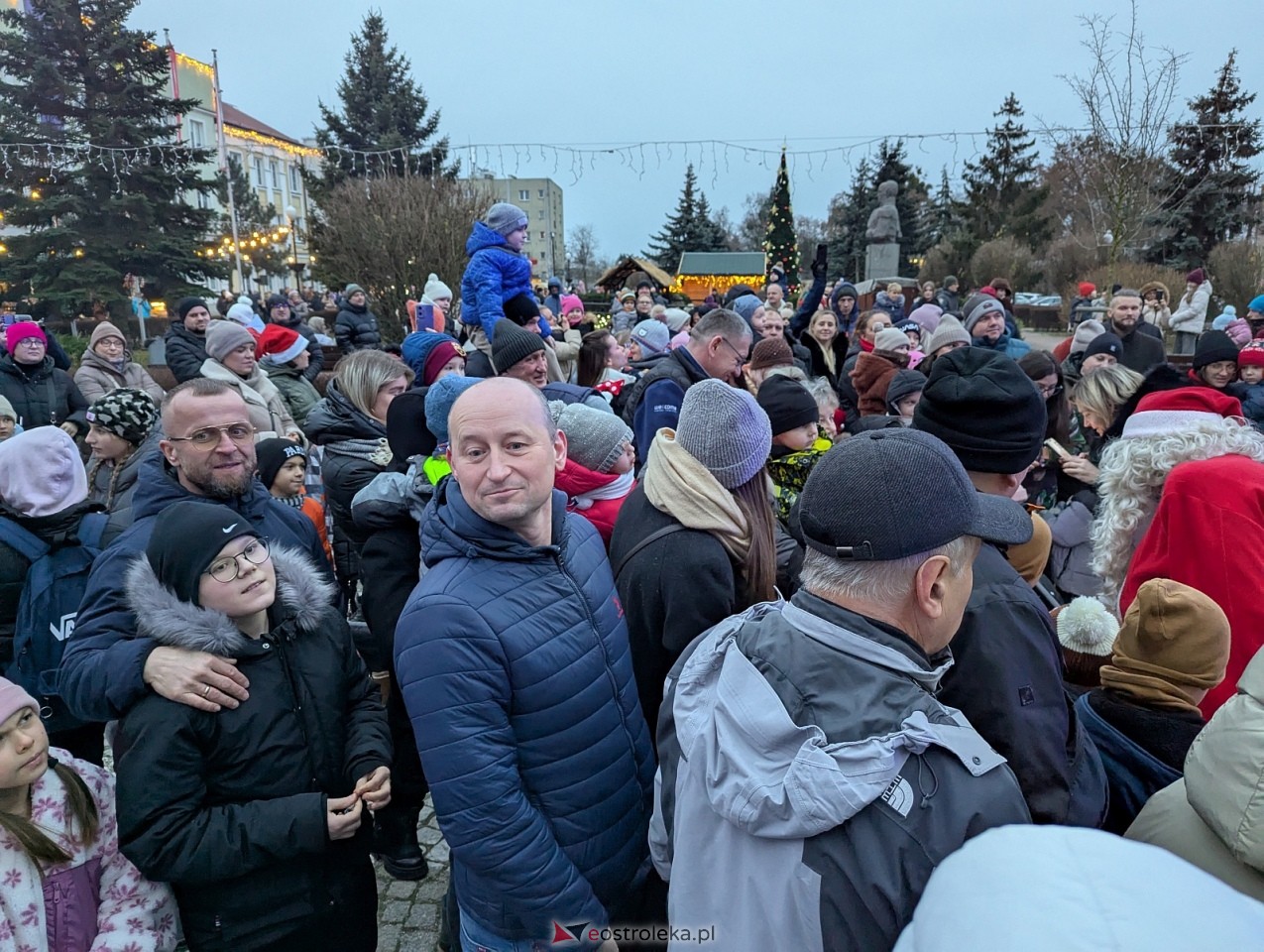Jarmark Bożonarodzeniowy 2025. Wizyta Mikołaja [6.12.2025] - zdjęcie #71 - eOstroleka.pl