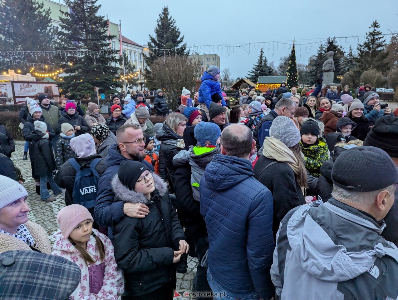 Jarmark Bożonarodzeniowy 2025. Wizyta Mikołaja [6.12.2025] - zdjęcie #70 - eOstroleka.pl